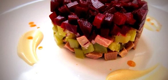 Салат с говядиной и свеклой