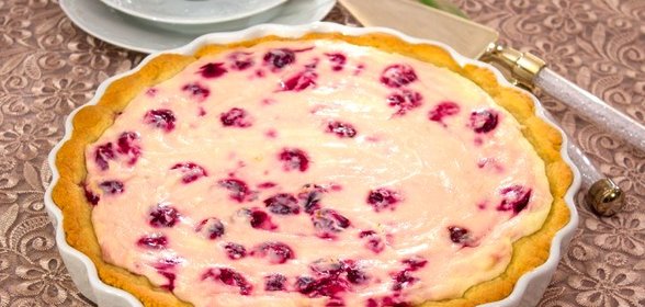 Пирог с творожно-вишневым кремом