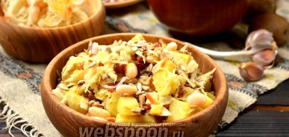 Зимний салат с копчёной скумбрией