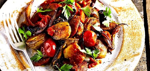 Молодой картофель с маринованным перцем (Пататас бравас)