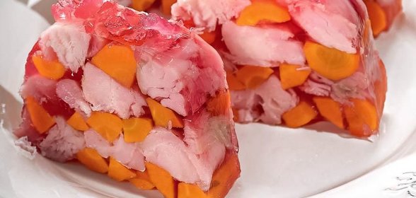 Заливное из белой рыбы в свекольном желе