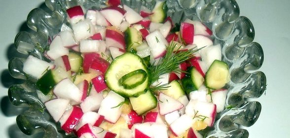 Салат с редисом и ананасом