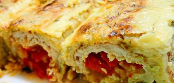 Рулетики из кабачков с куриным филе и овощами в духовке