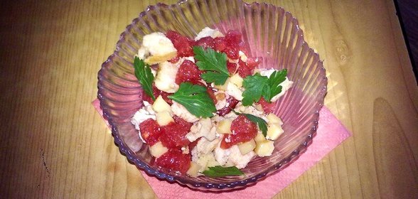 Салат с курицей и арбузом