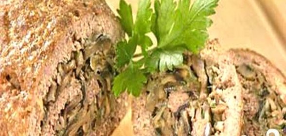 Мясной рулет с грибами