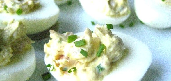 Яйца, фаршированные крабовым мясом