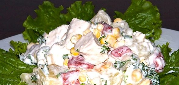 Салат с ананасами и куриной грудкой