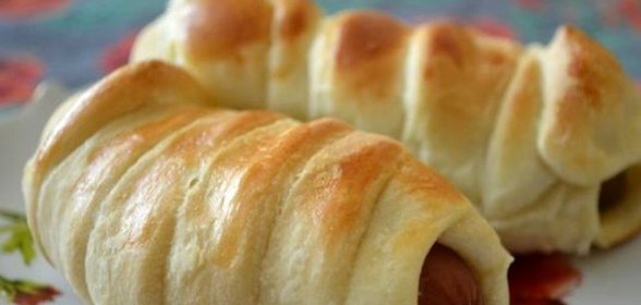 Сосиски в слоеном тесте в духовке