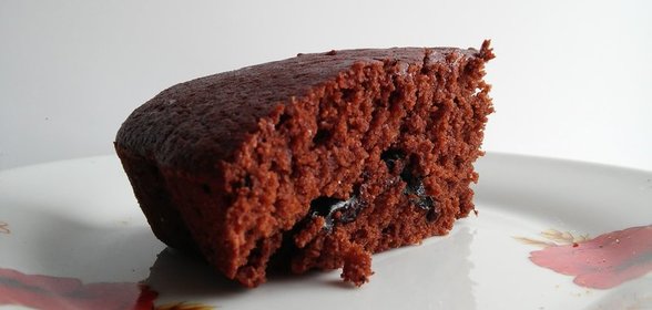 Постный шоколадный манник с черносливом