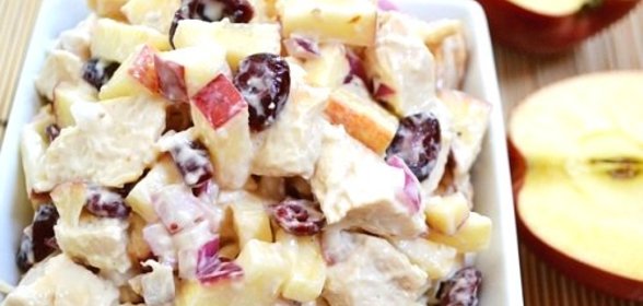 Салат с курицей и яблоком