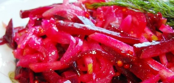 Простой салат со свеклой