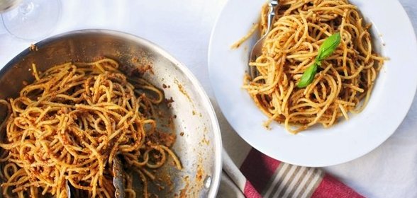 Спагетти с чесноком и маслом