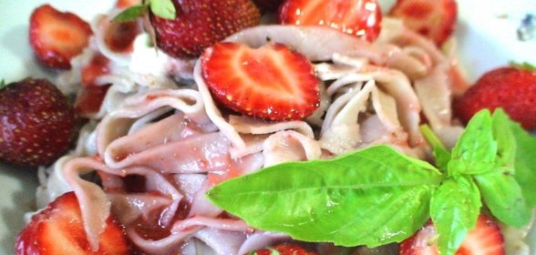 Клубничная лапша