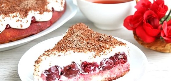 Бисквитный торт с вишневой начинкой
