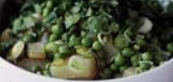 Картофельный салат с горошком и кинзой