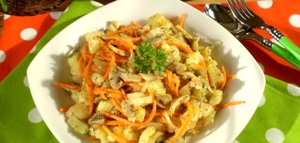 Салат с морковкой и грибами