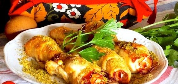 Куриные рулетики с ветчиной и яйцом