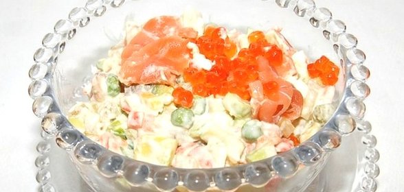 Салат с семгой и икрой