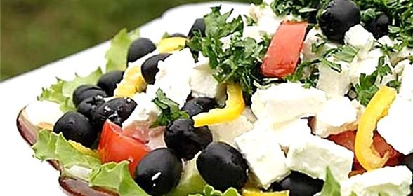 Греческий салат с фетаксой