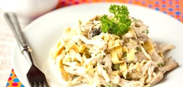 Салат с вареной курицей