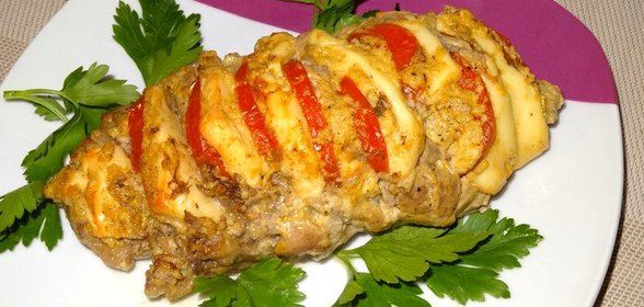 Корейка запеченная с сыром и помидорами в соусе