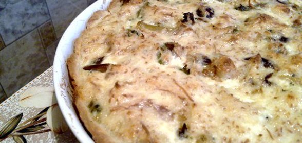 Пирог с курицей, грибами и брокколи