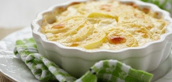 Картофельный гратен с беконом по-французски