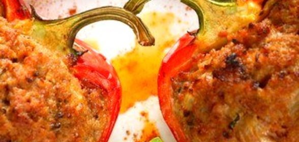 Фаршированные свининой перцы под сырной корочкой