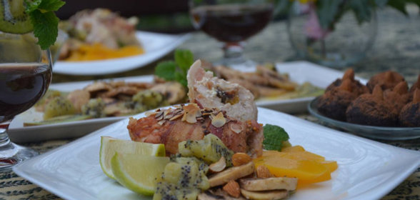 Рулетики из индейки с персиками