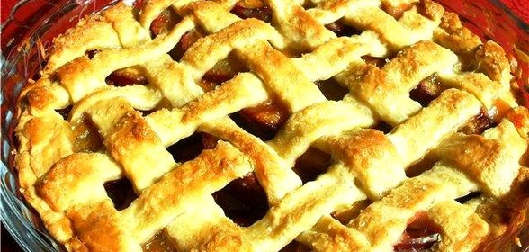 Пирог песочный со свежими сливами
