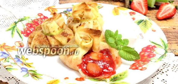 Блины с клубникой и ревенем