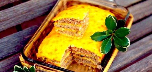Слоеный сырный пирог с куриным фаршем