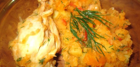 Картошка с курицей тушеные в казане