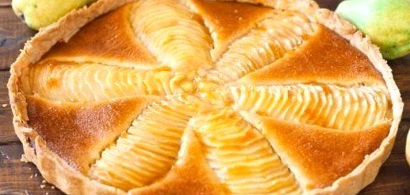 Пирог с грушами в миндальном креме