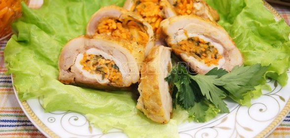 Рулет из окорочка с морковью по-корейски