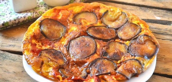 Омлет с баклажанами и помидорами