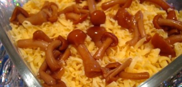 Салат с солеными опятами
