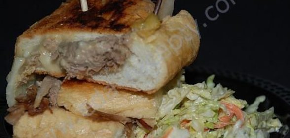 Оригинальные бутерброды с грушей и сыром бри