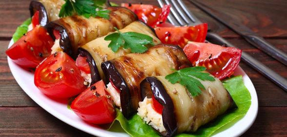 Рулетики из баклажанов с сыром и чесноком