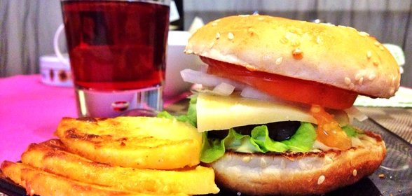 Бургер с котлетой гриль из рубленной говядины