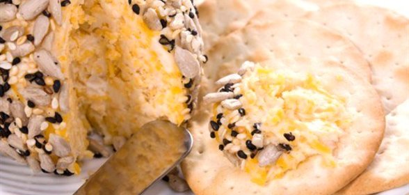 Сырные шарики с кунжутом и семечками