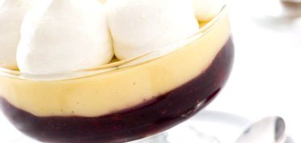 Трифл с глинтвейном и сливочным кремом