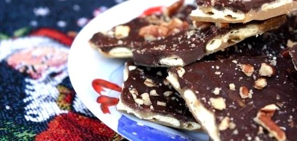 Крекеры с шоколадом и орехами