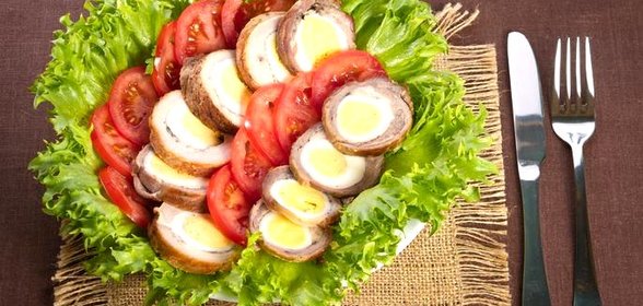 Мясной рулет с яйцами