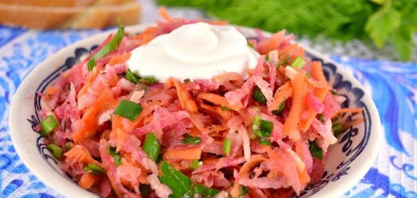 Салат из красной редьки и моркови
