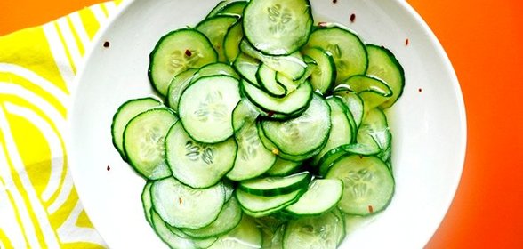 Салат из свежих огурцов