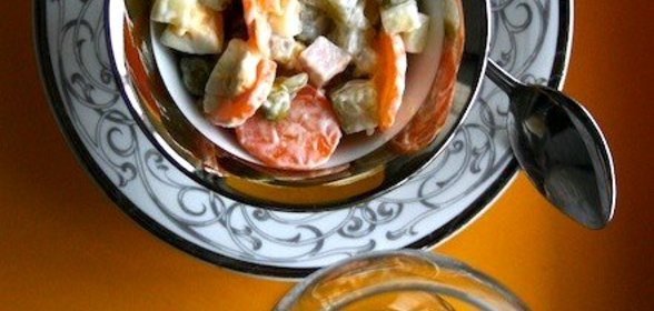 Оливье с вареной колбасой