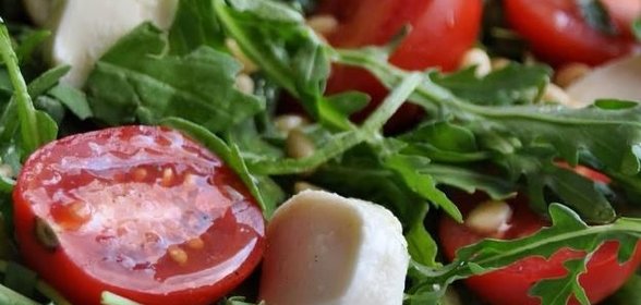 Салат из листьев одуванчика