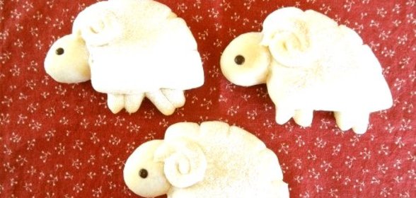 Булочки с кремом в виде барашек