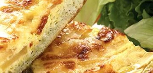 Фритата с яблоком и сыром